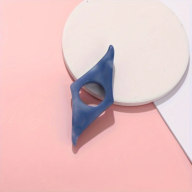 sculpture en plastique colorée