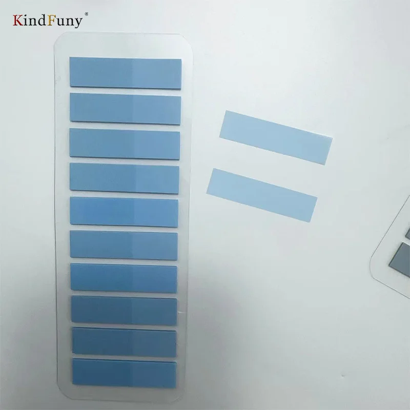 étiquettes bleues adhésives