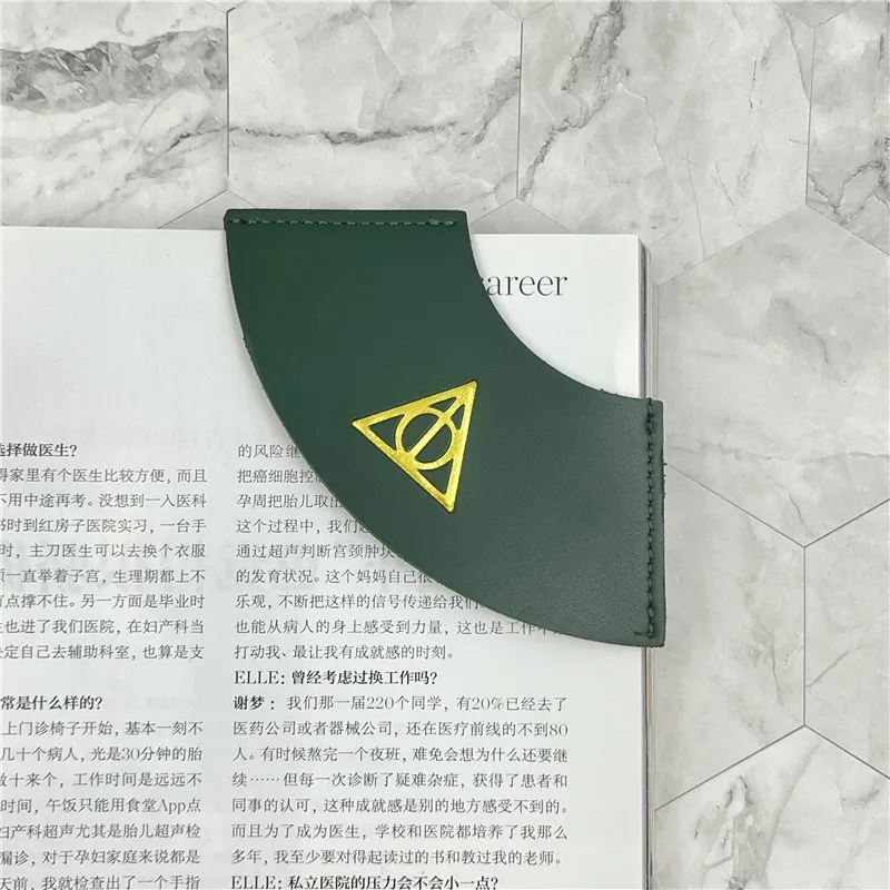 signet cuir vert élégant