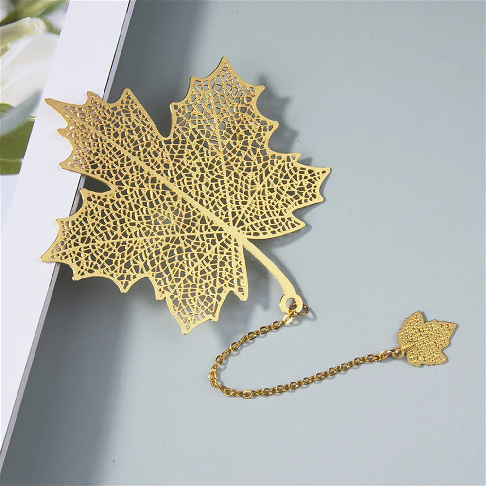 pendentif feuille dorée