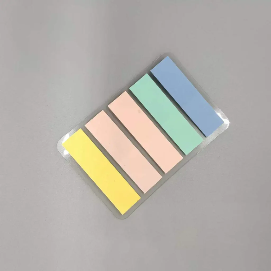 étui plastique transparent coloré